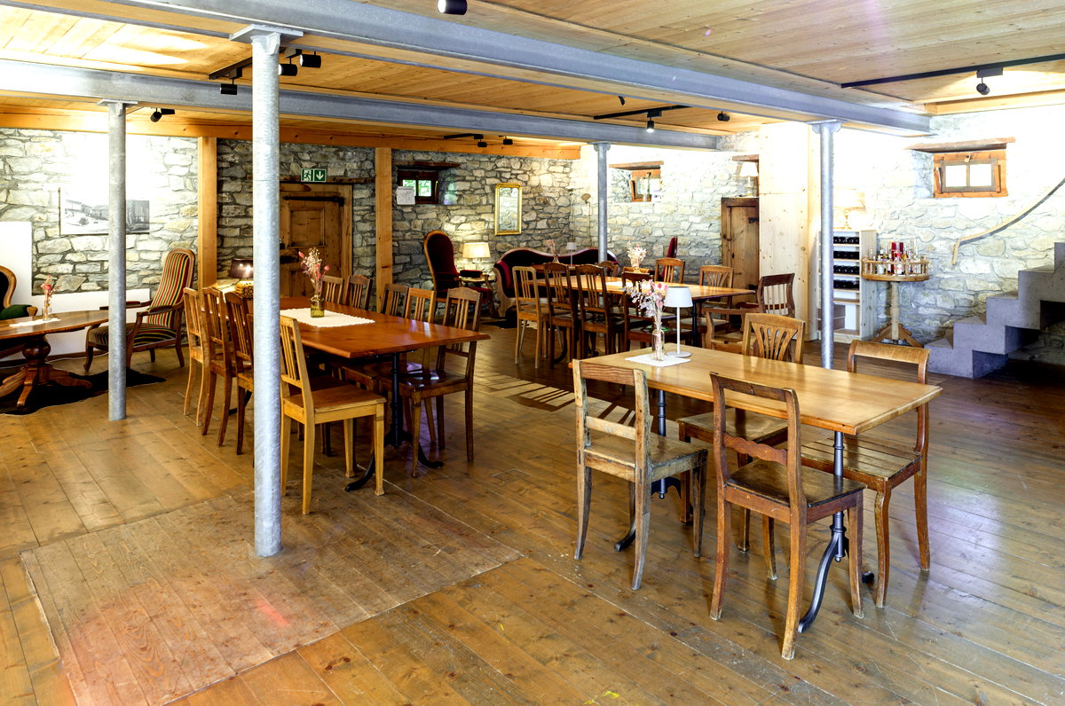 cafe-nocturn-s1009213.jpg