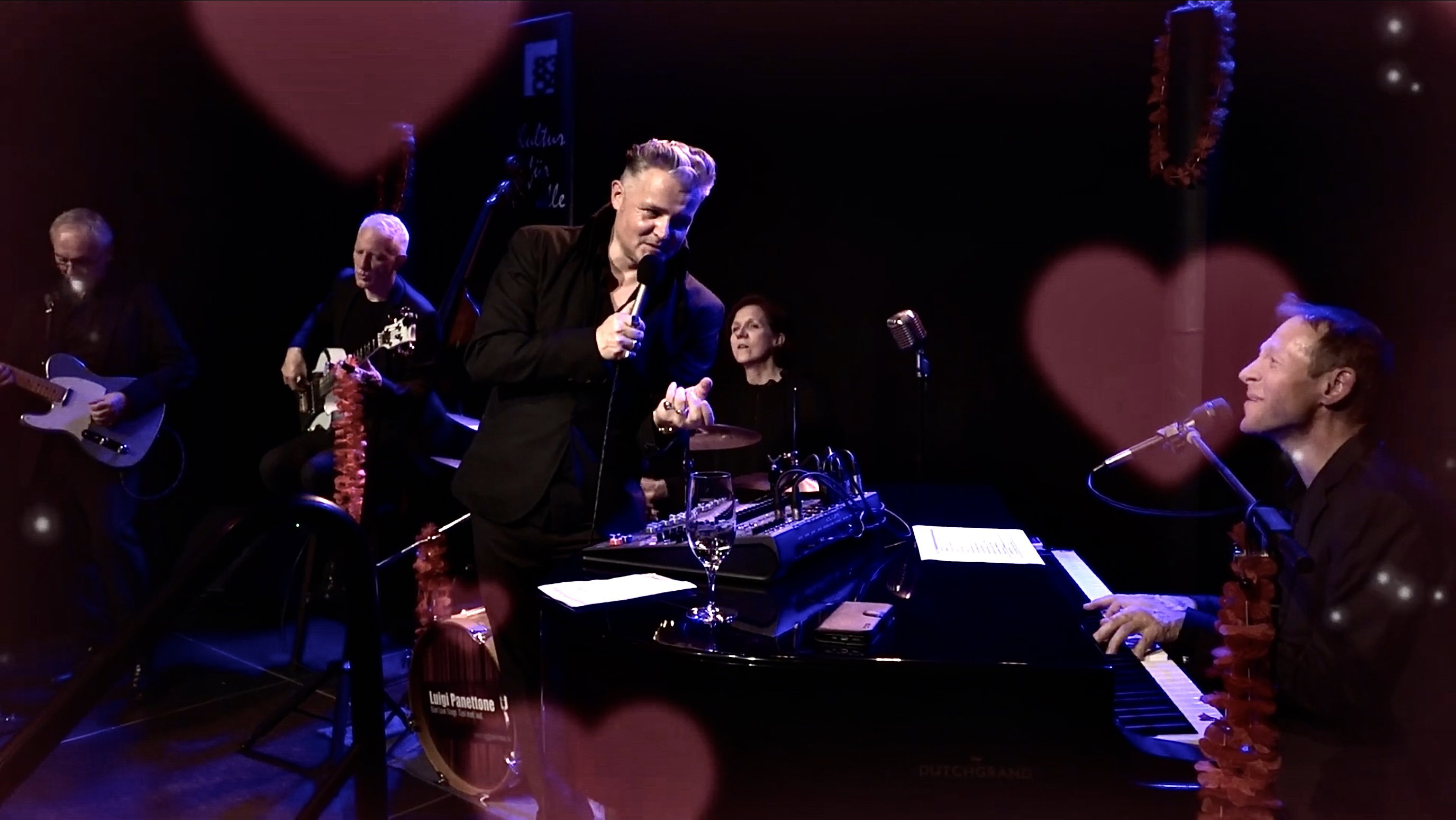 Luigi Panettone – A Tribute to Elvis